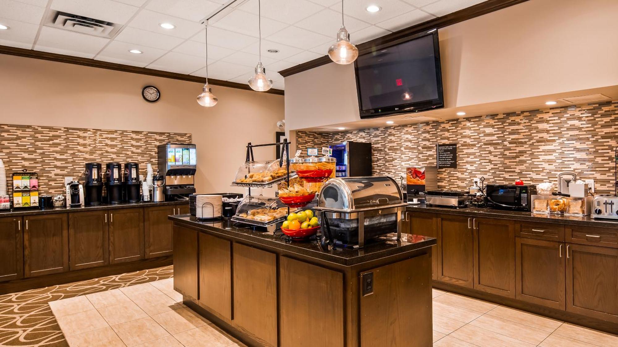 Best Western Plus Pitt Meadows Inn & Suites Экстерьер фото