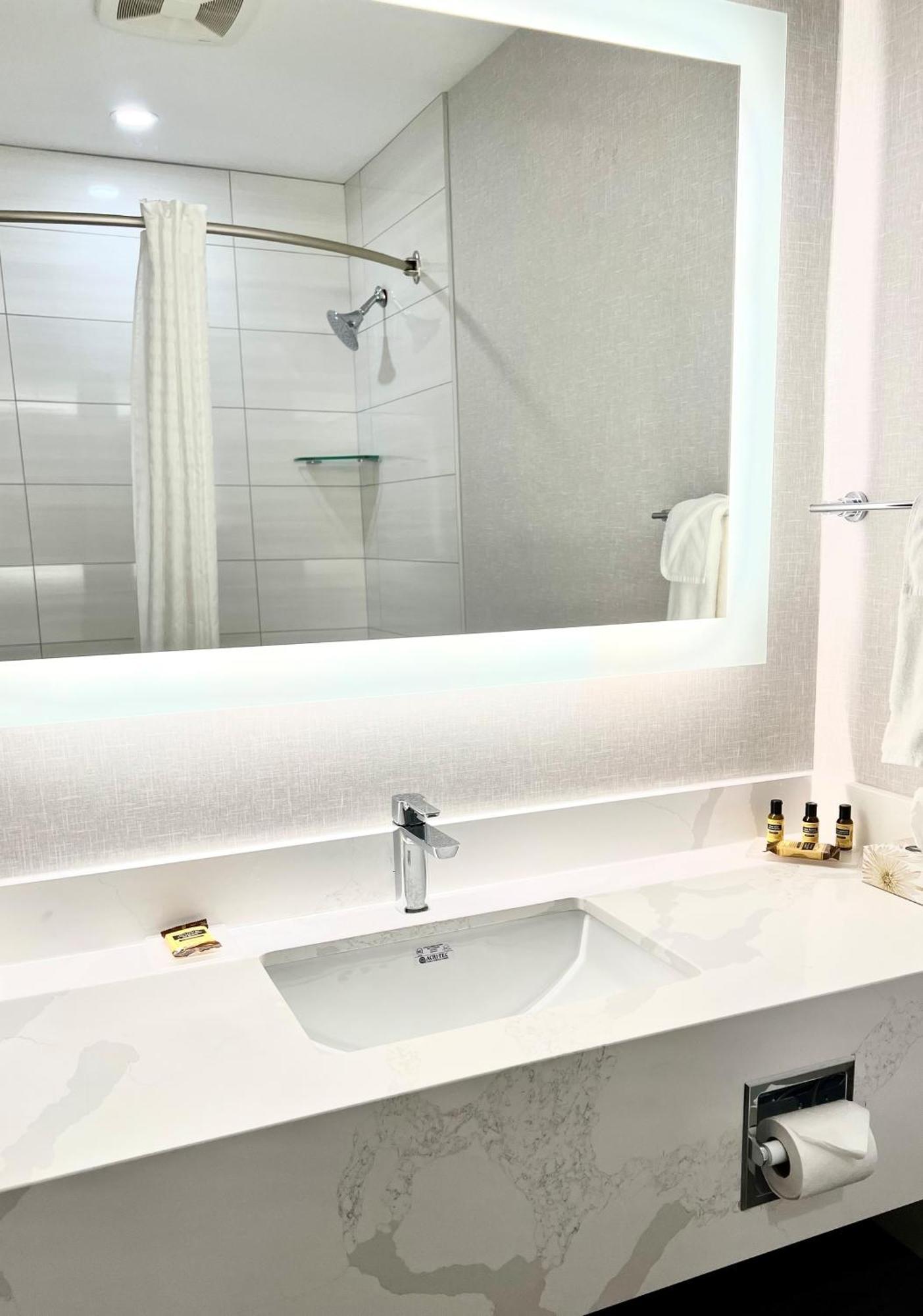 Best Western Plus Pitt Meadows Inn & Suites Экстерьер фото