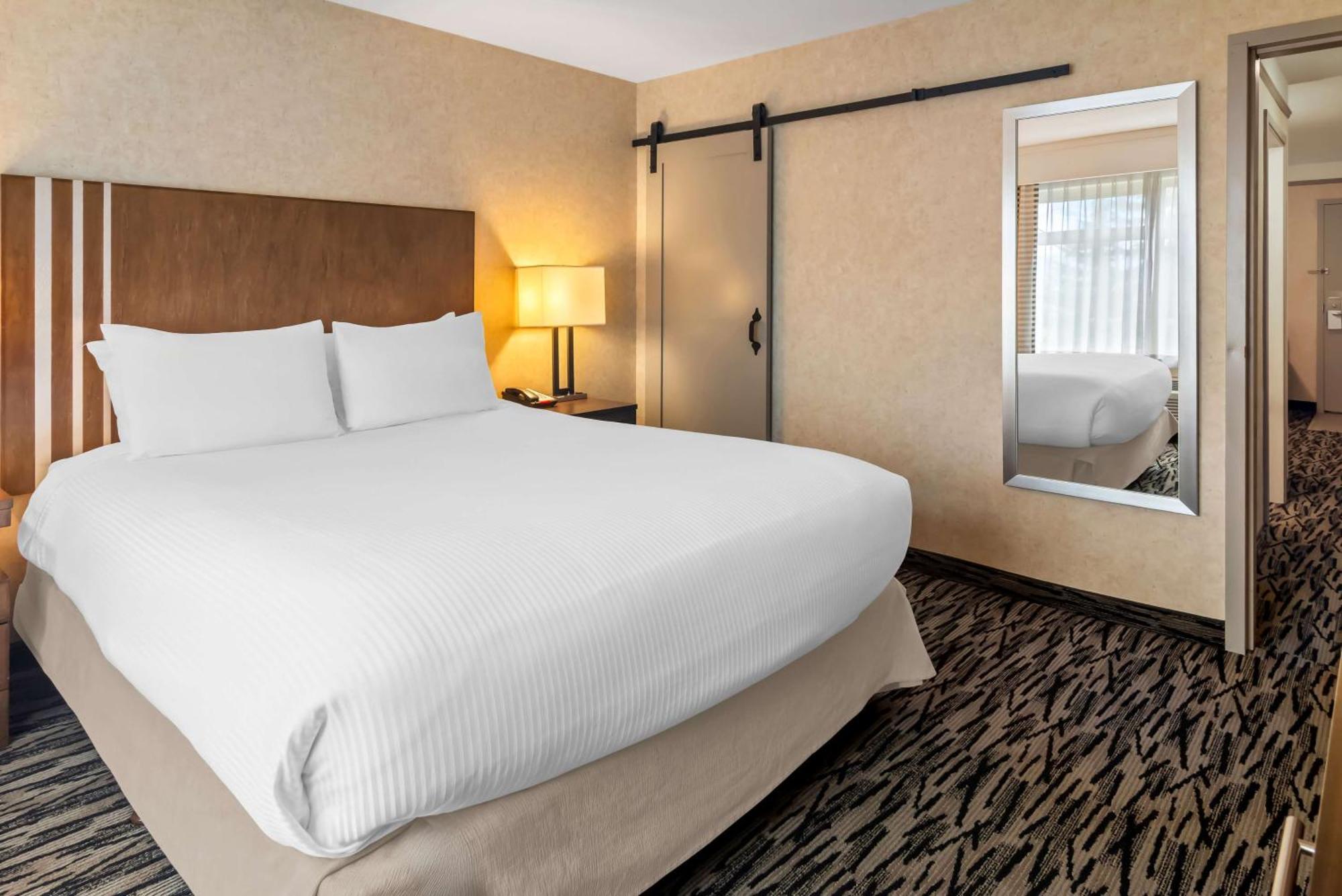 Best Western Plus Pitt Meadows Inn & Suites Экстерьер фото