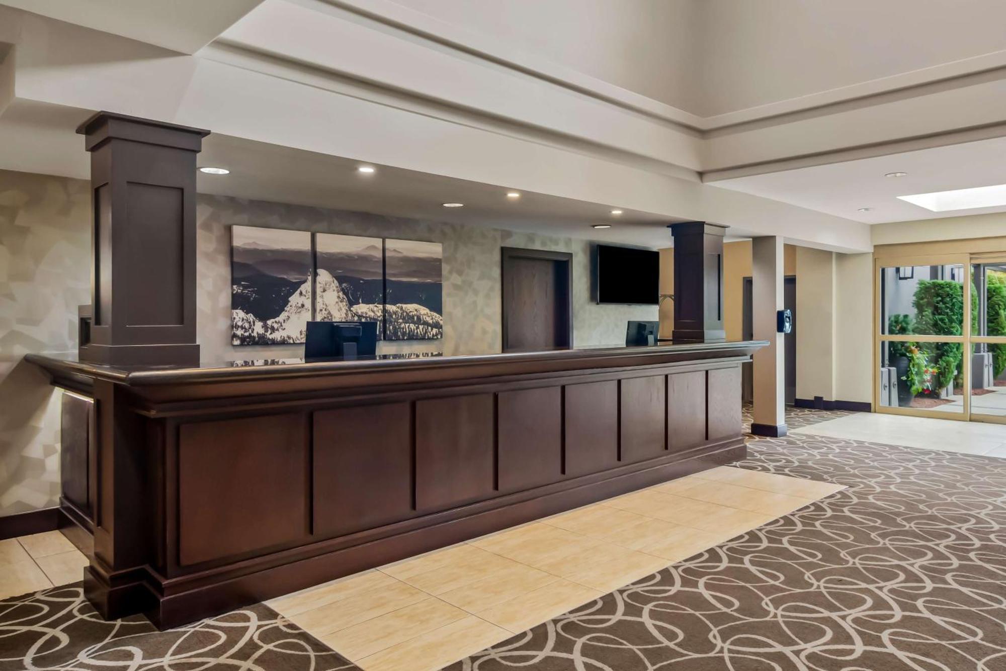Best Western Plus Pitt Meadows Inn & Suites Экстерьер фото