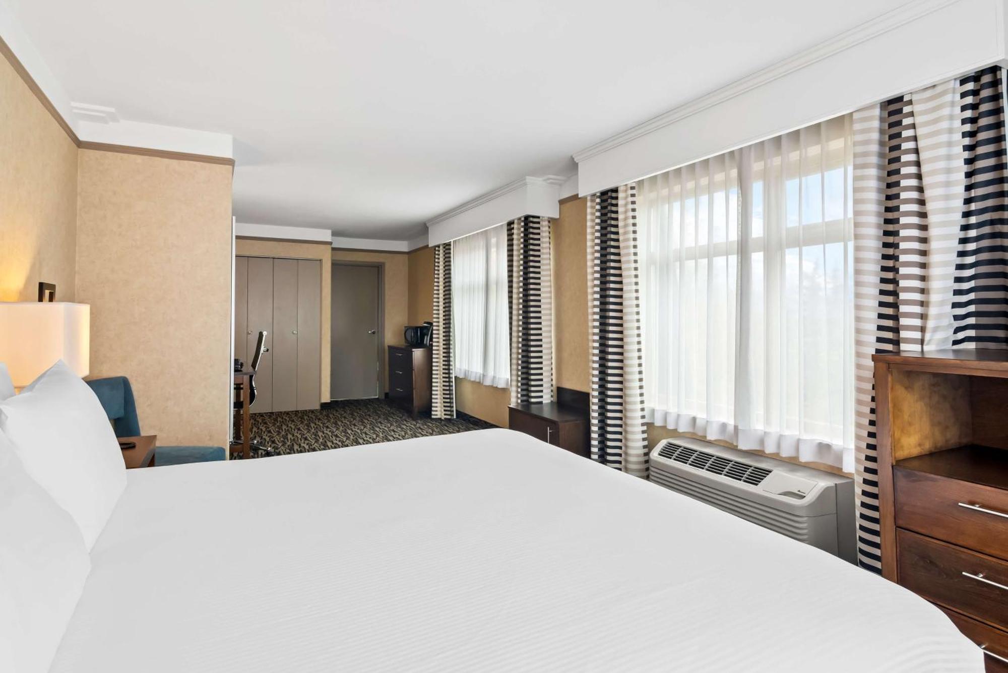 Best Western Plus Pitt Meadows Inn & Suites Экстерьер фото