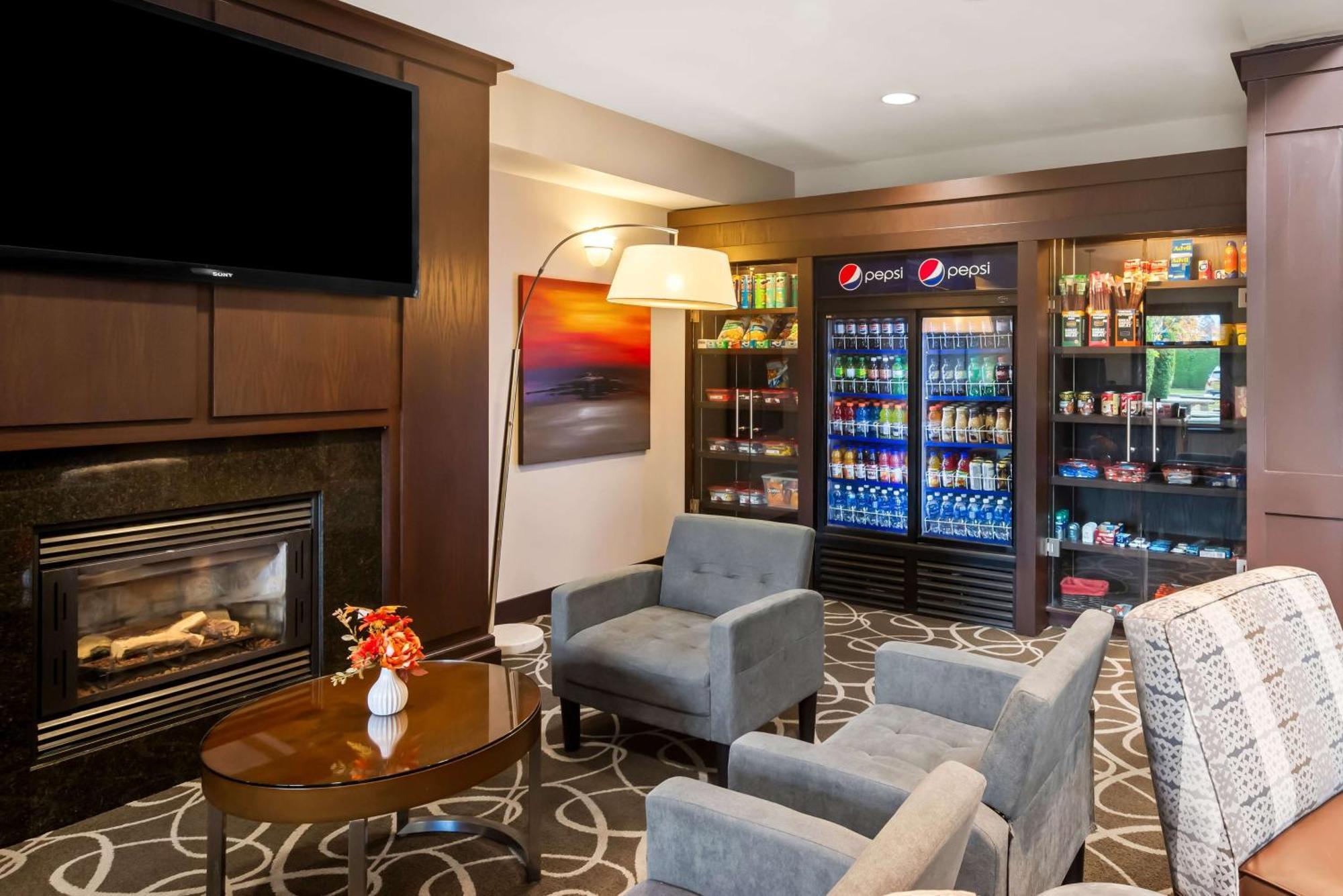 Best Western Plus Pitt Meadows Inn & Suites Экстерьер фото