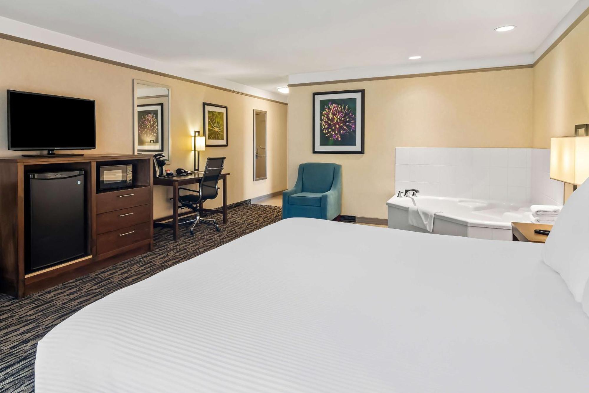 Best Western Plus Pitt Meadows Inn & Suites Экстерьер фото
