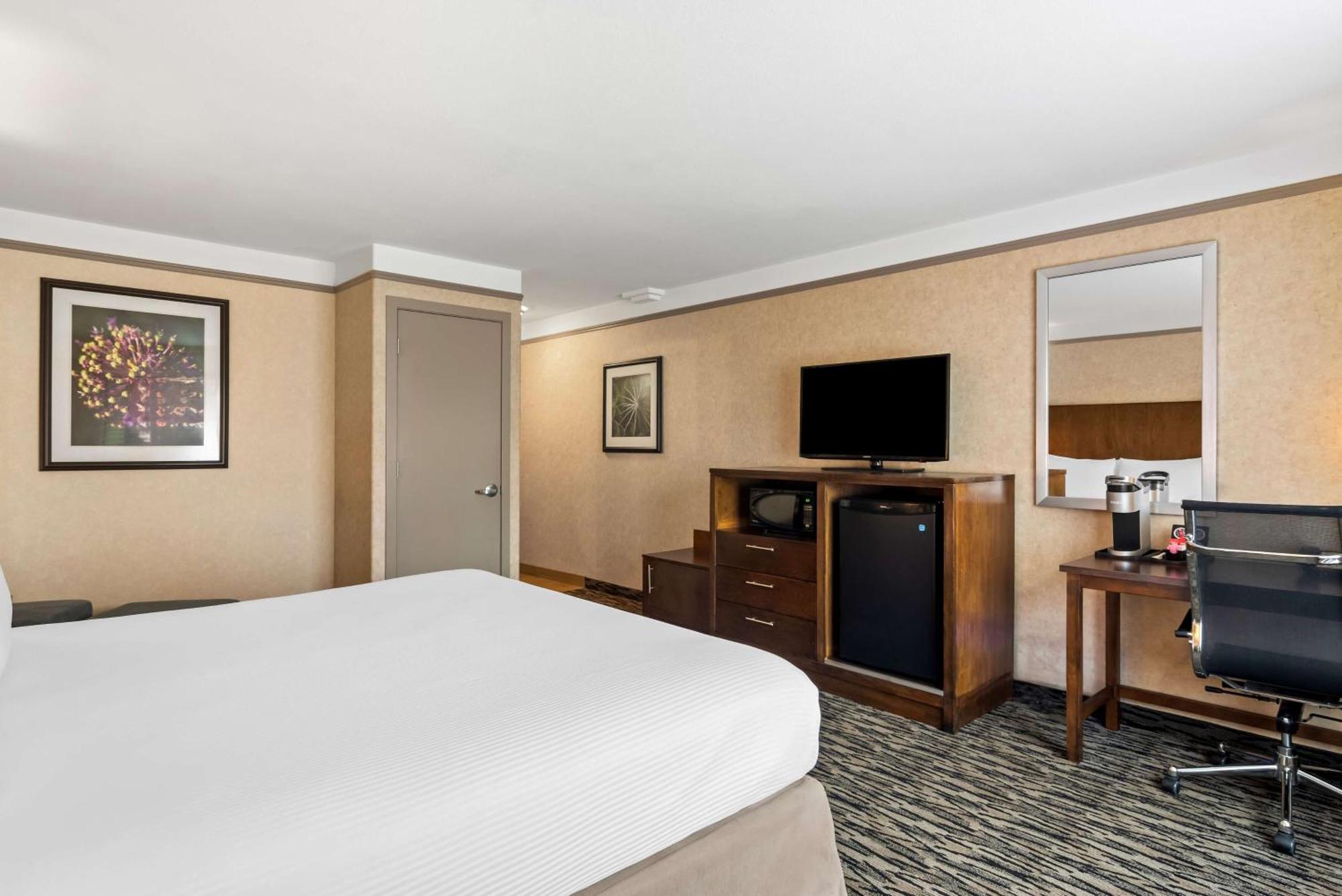 Best Western Plus Pitt Meadows Inn & Suites Экстерьер фото