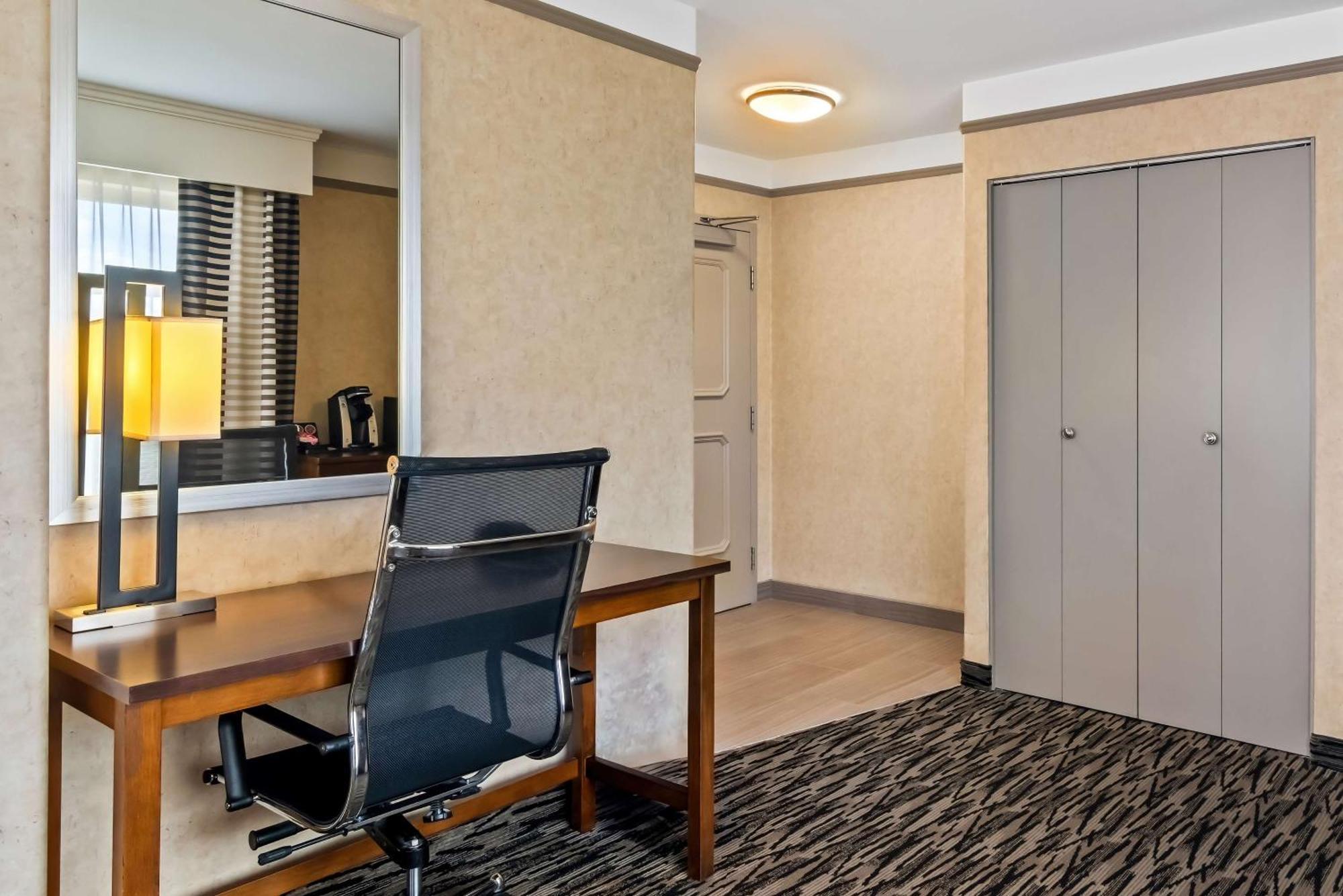 Best Western Plus Pitt Meadows Inn & Suites Экстерьер фото