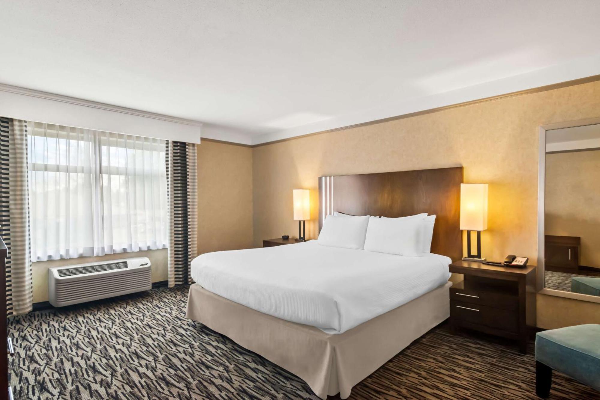 Best Western Plus Pitt Meadows Inn & Suites Экстерьер фото