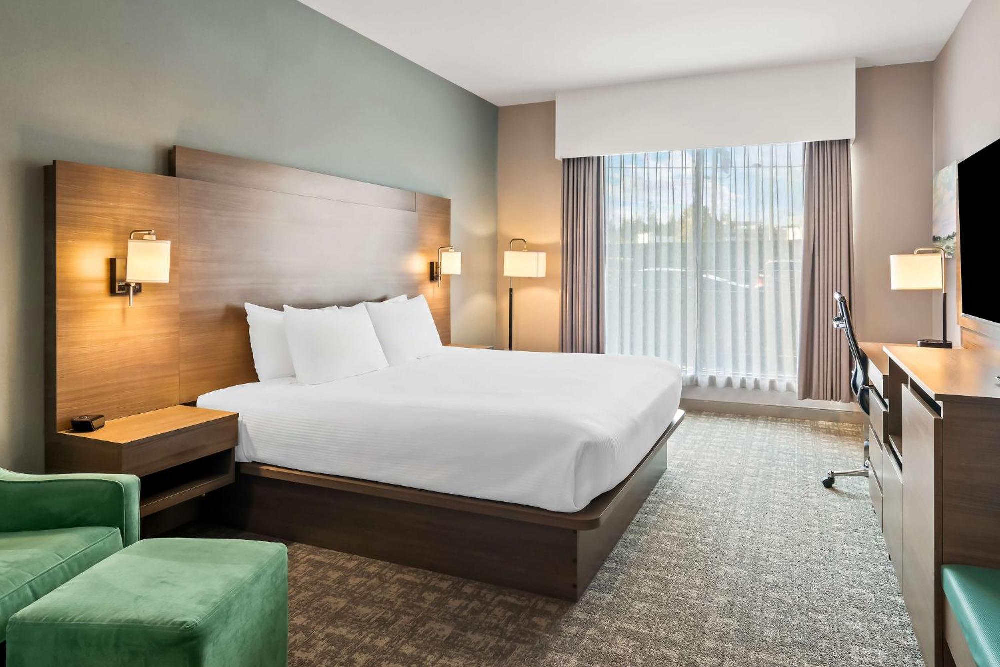 Best Western Plus Pitt Meadows Inn & Suites Экстерьер фото