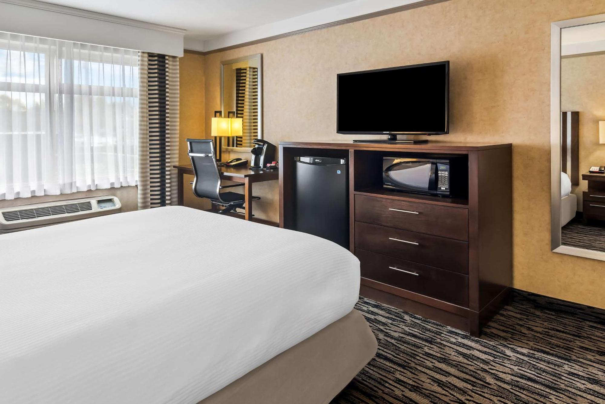 Best Western Plus Pitt Meadows Inn & Suites Экстерьер фото